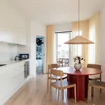 Penthouse With 2 Terraces & Harbour Views Appartamento *